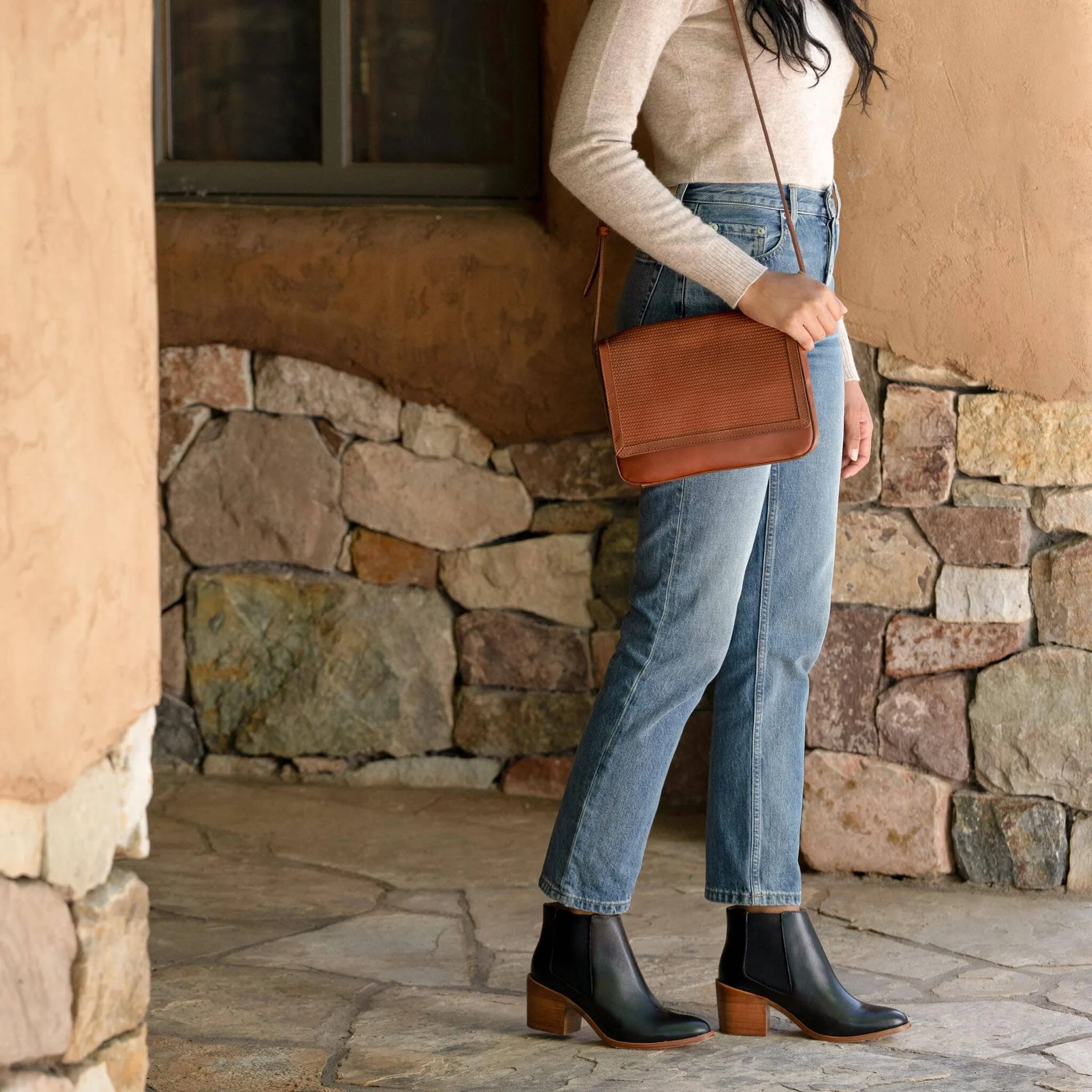 Clara Crossbody Woven Brandy