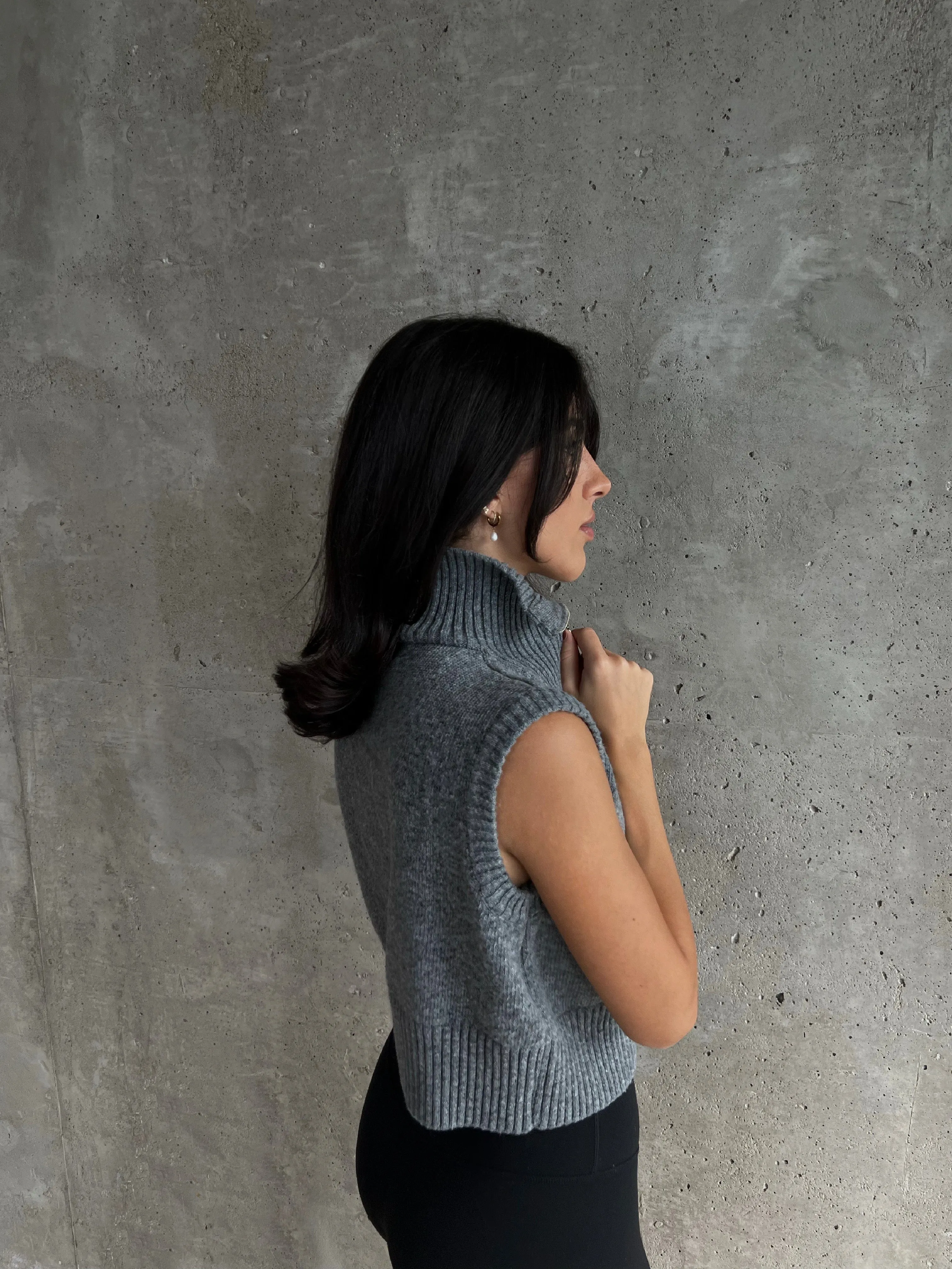 Cropped Knit Vest - Grey