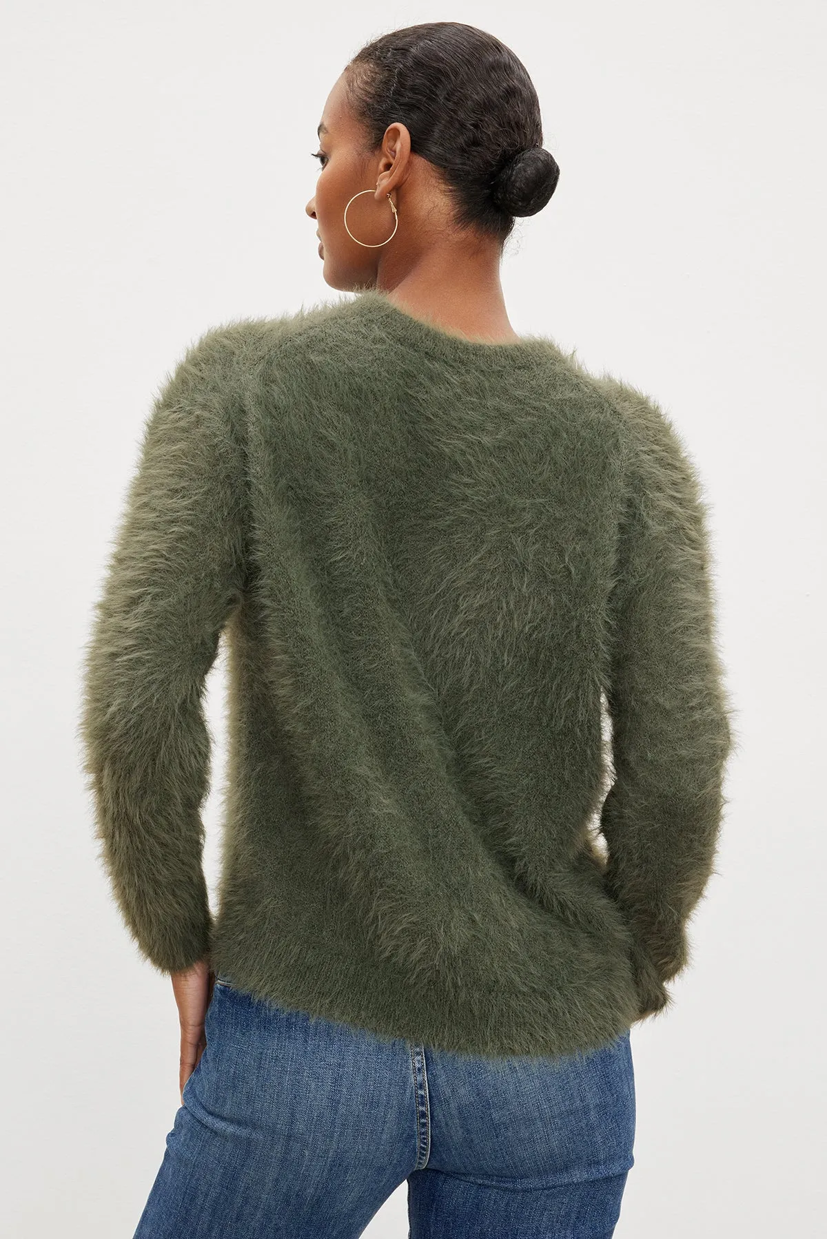 RAY FEATHER YARN CREW NECK SWEATER